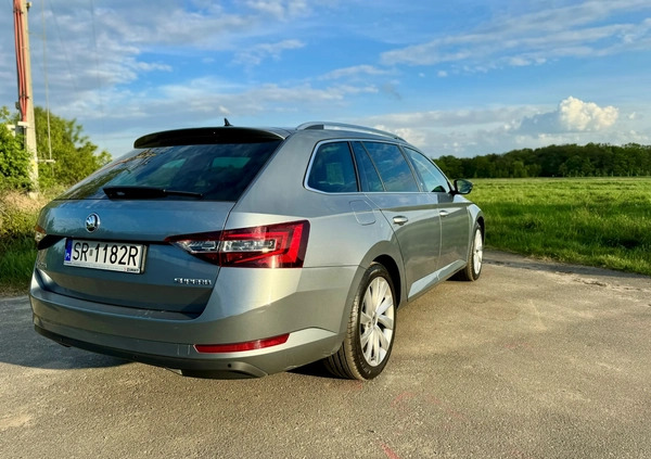 Skoda Superb cena 84000 przebieg: 121800, rok produkcji 2017 z Wrocław małe 172